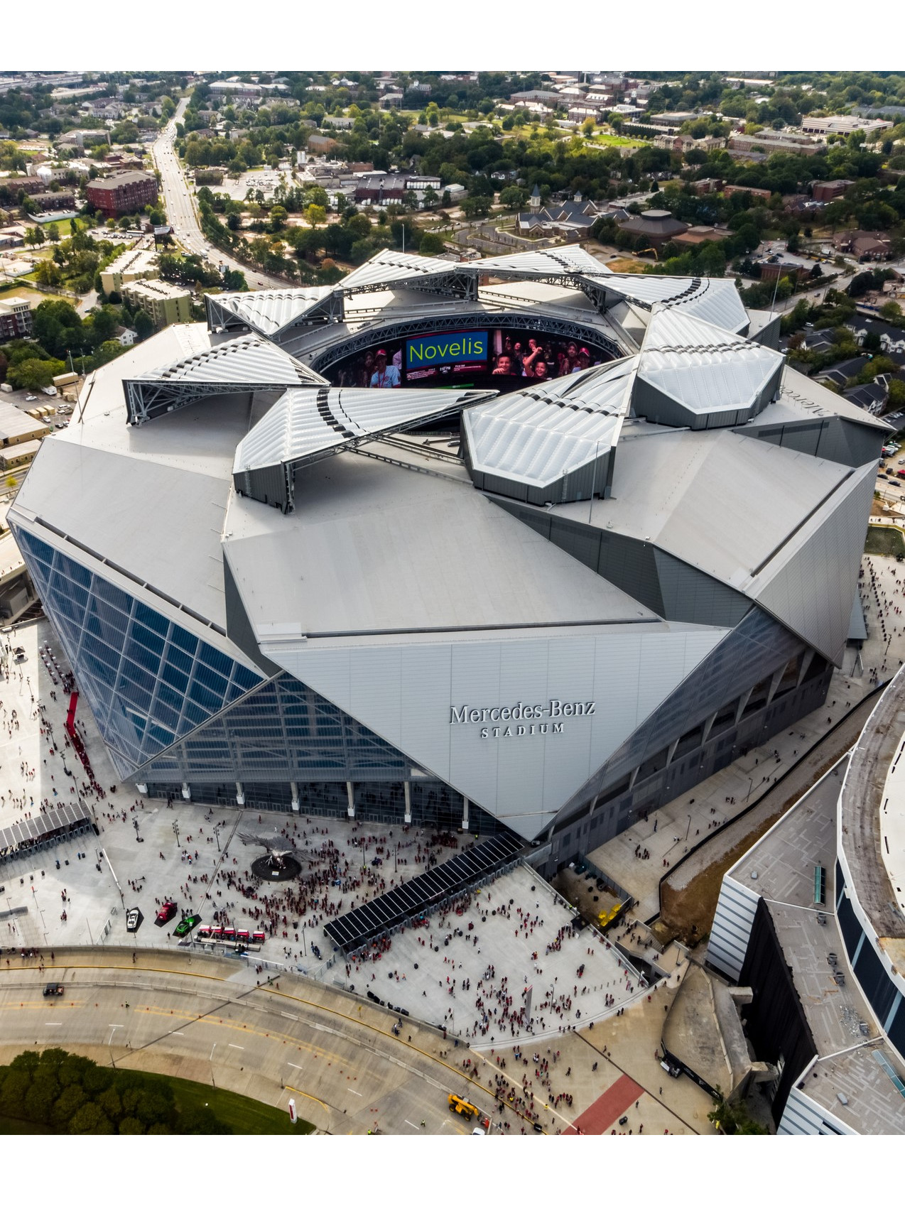 梅赛德斯-奔驰体育场