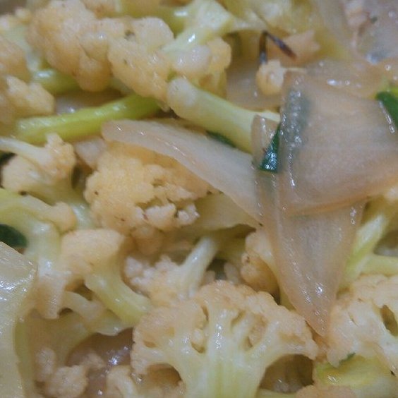 洋葱炒花菜