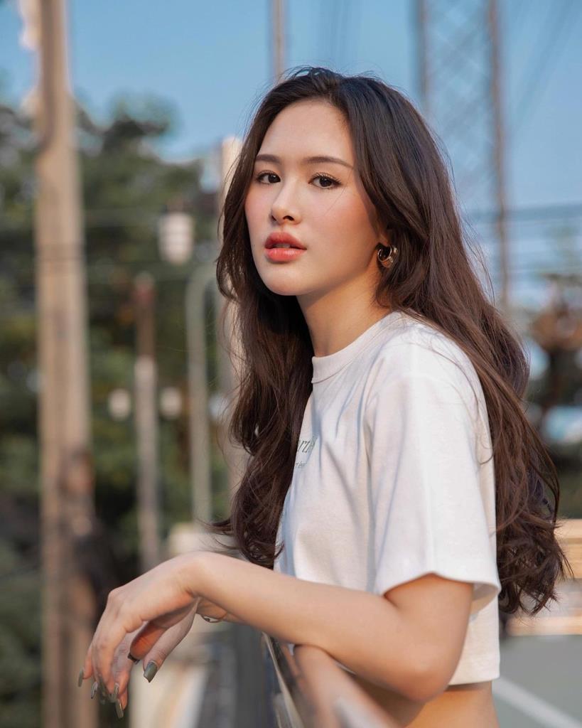 1993年4月18日出生于泰国,泰国女歌手,演员