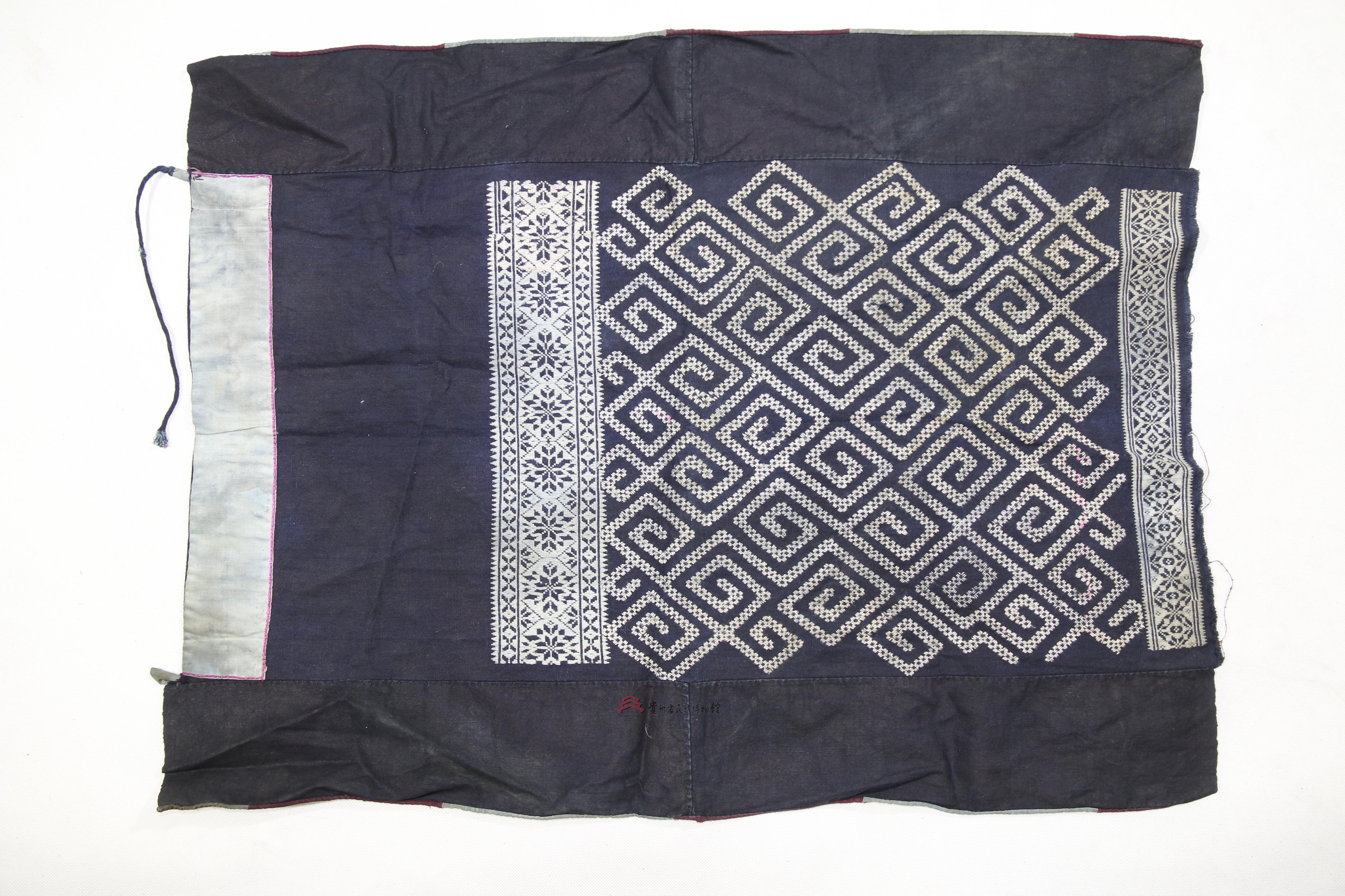 当代剑河苗族靛蓝布挑花几何纹围腰