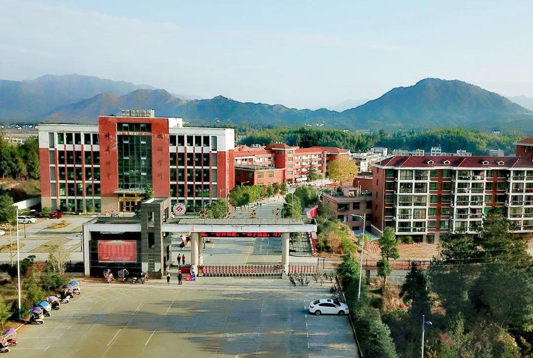 白岭镇,隶属江西省九江市 a target="_blank" href="/item/修水县">