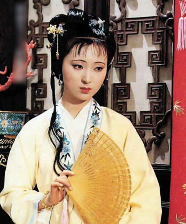 《红楼梦》林黛玉和薛宝钗，谁的容貌更胜一筹？曹公暗示的很明白_百科TA说