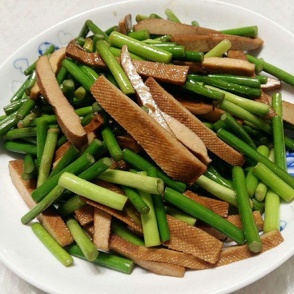  p>蒜苔炒豆腐干是以豆腐干,蒜苔,熟 a target="_blank" href="/item
