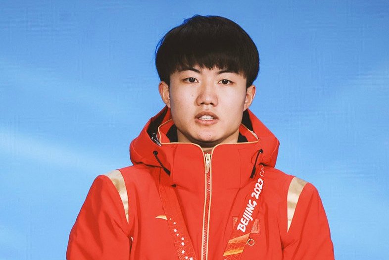  p>李文龙,男,2001年2月4日出生于辽宁省抚顺市,中国短道速滑队,青岛