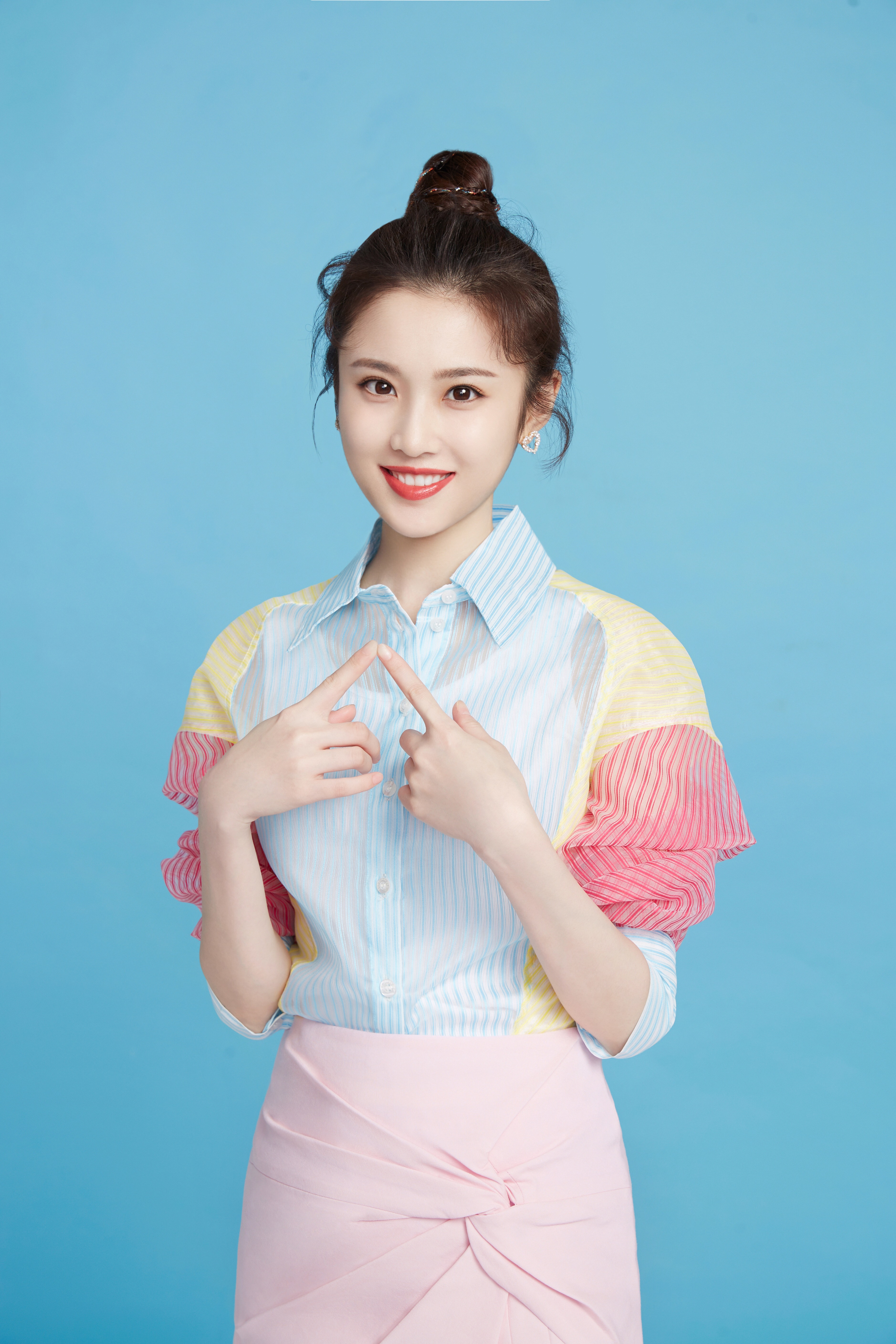  p>张慧雯,1993年9月13日出生于江西省鹰潭市,中国内地影视女演员