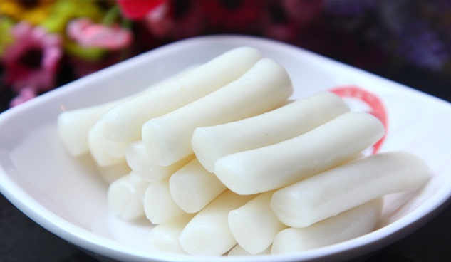  p>年糕(nián-gāo,rice cake; new year cake),中国汉族的传统食物