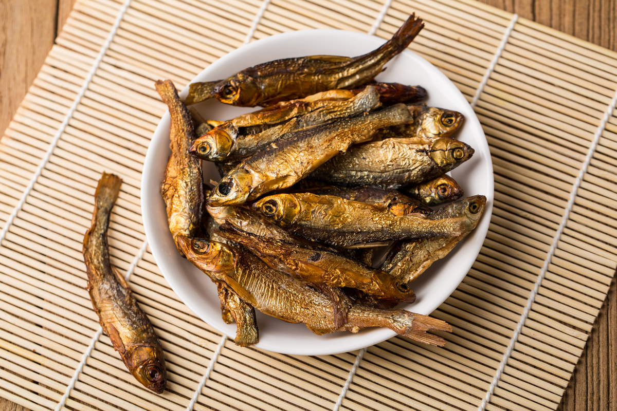  p>鱼干是指将新鲜鱼类经充分晒干而成.