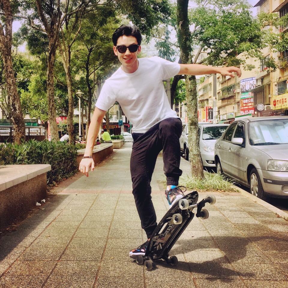 ,1993年11月1日出生于台湾省台北市,中国台湾影视男演员