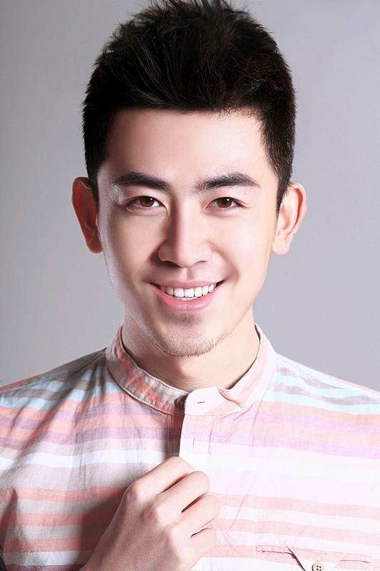  p>郎鹏,出生于吉林省延边朝鲜族自治州珲春市,毕业于 a target="