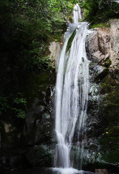 耿峪,秦岭七十二峪之一,发源于秦岭山脉北脊,位于西安市周至县九峰