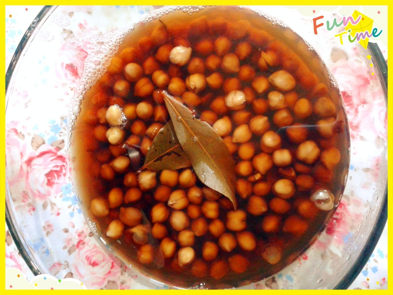  p>茶香鹰嘴豆是以鹰嘴豆,红茶为主料制作的菜品. /p>