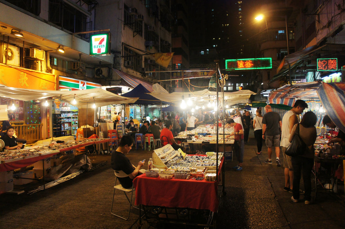  p>庙街(temple street)位于中国香港九龙 a target="_blank" href="