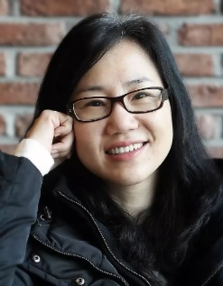 《鬼怪》编剧金恩淑离婚？她和老公比韩剧里的主角还甜好嘛！_百科TA说