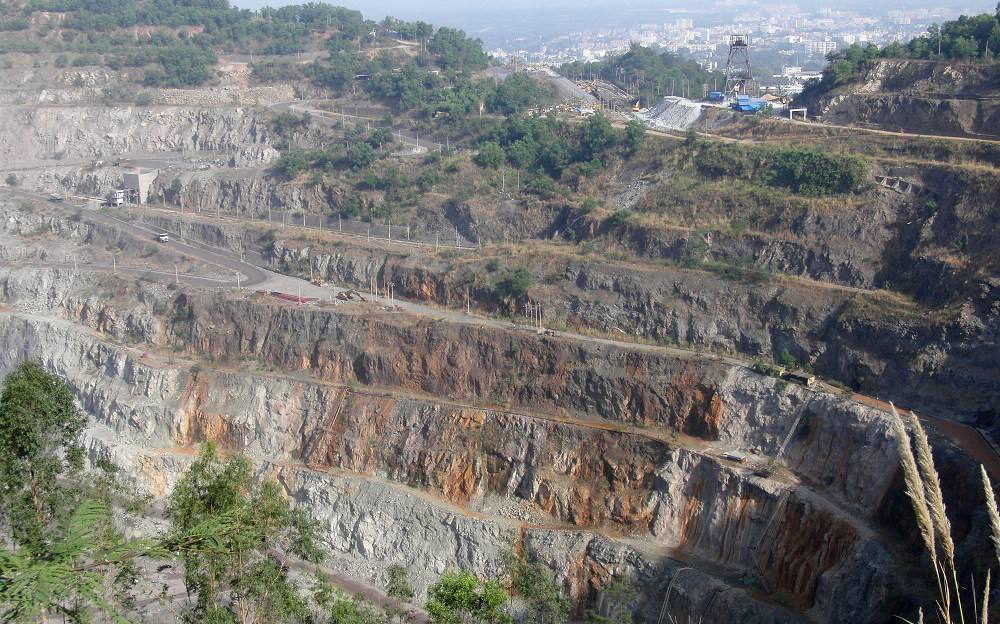  p>石碌式铁矿床是铁矿床类型之一,位于海南省昌江黎族自治县石碌镇.