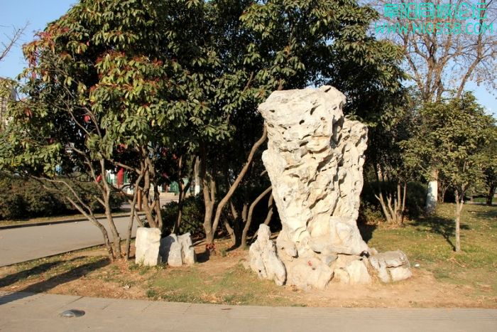  p>阜阳清颍公园始建于1953年10月,占地9.7公顷.