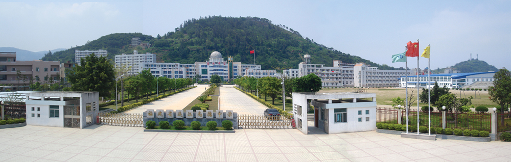  p>福建省连江尚德中学创办于1998年,是由爱国华侨,闽发集团董事长