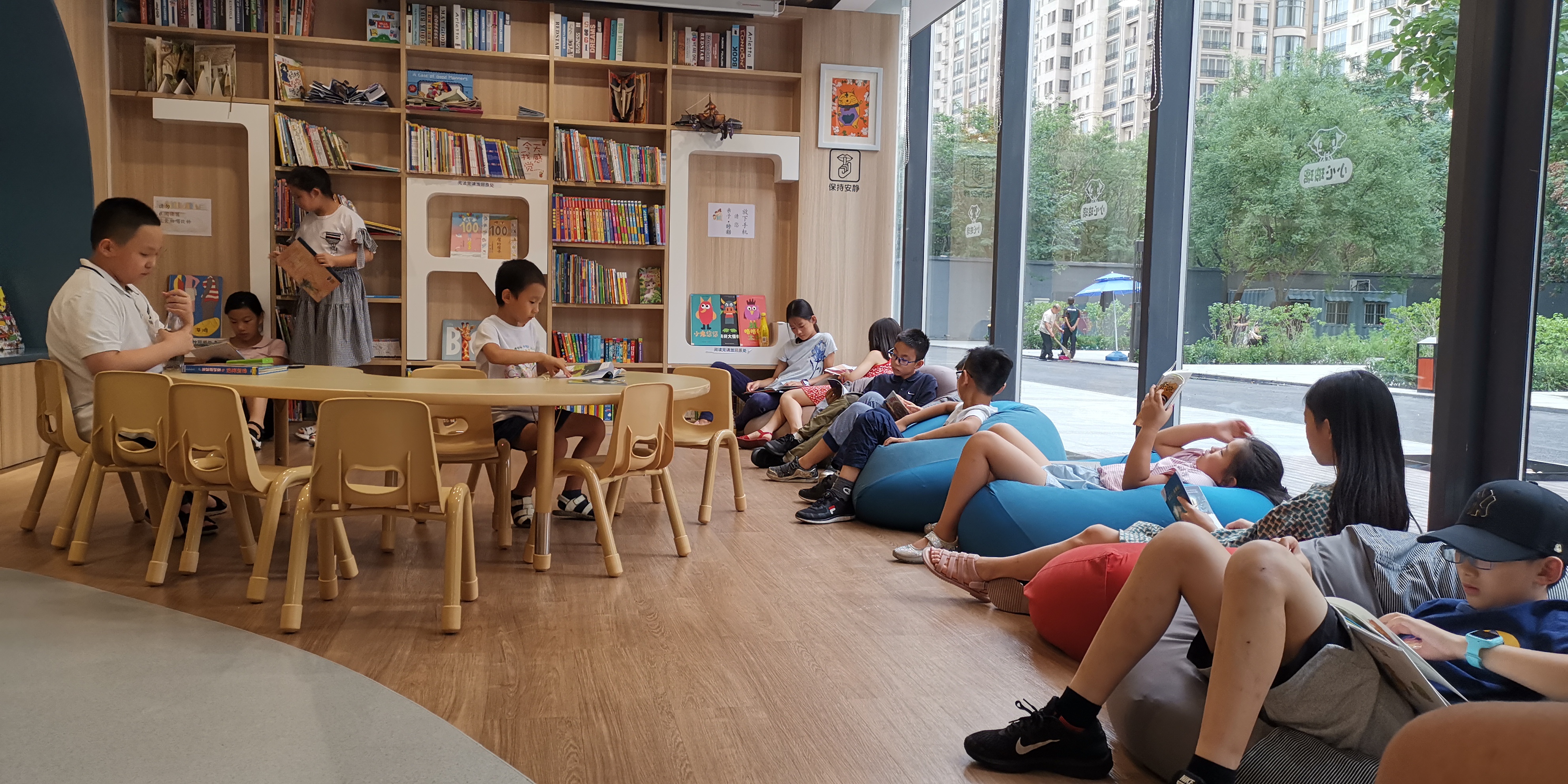  p></p></a>jrc阅有意思图书馆是一家定位于品质社区的图书馆,针对全年龄段的