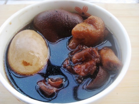  p>猪脚姜,又称鸡蛋猪脚姜醋或姜醋,是一道 a target="_blank" href="