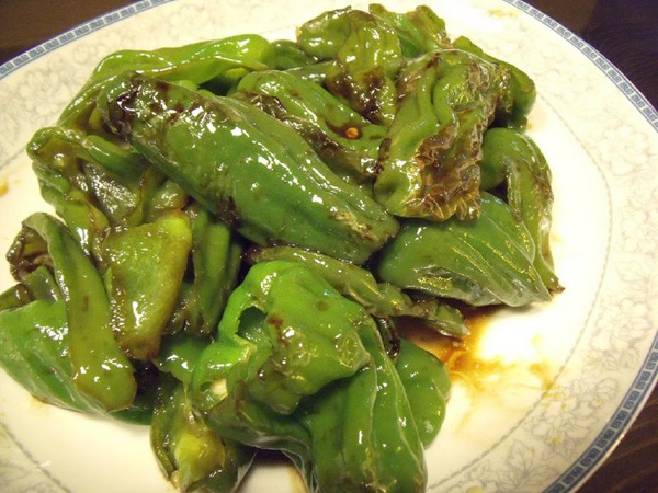  p>虎皮青椒,又叫虎皮海椒,糖醋辣椒瘪子,是以 a href="#" data-lemma