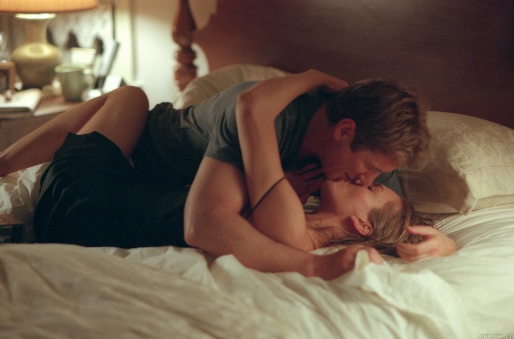 《不忠》是由 a target="_blank" href="/item/阿德里安·莱恩