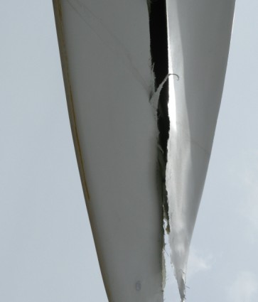 风力发电机叶片易产生的问题及日常维护