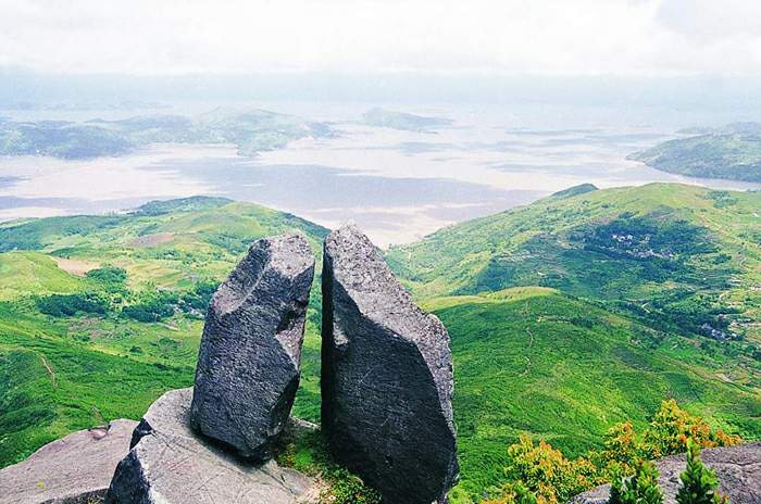  p data-id="gnvhxj5kmp">合掌岩,位于福建省 a target="_blank" href