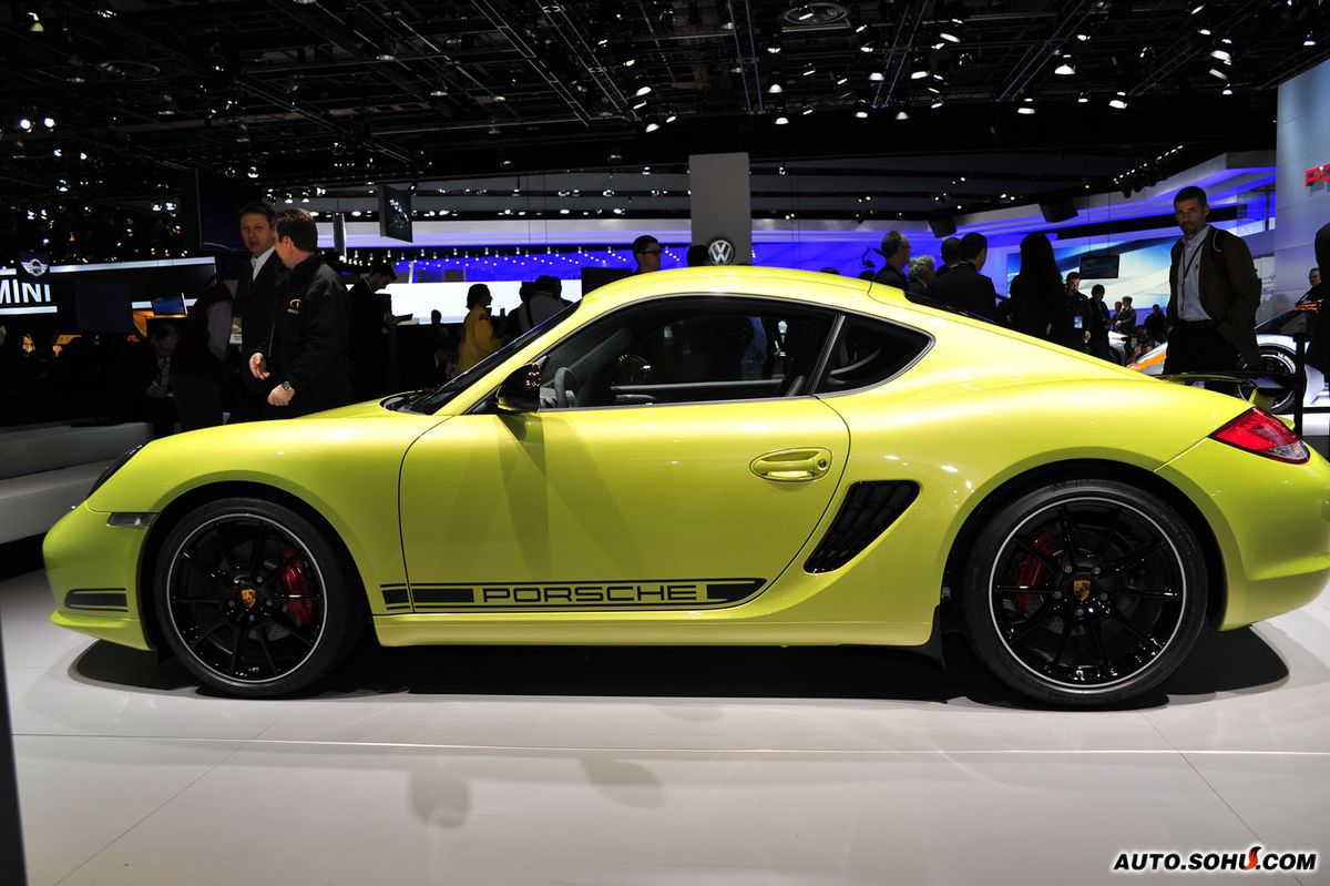  p>保时捷cayman是一款中置引擎后轮驱动的双座两门跑车,是继911