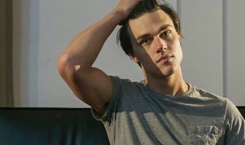  p>芬·维特洛克(finn wittrock),1984年10月28日出生于美国 a target