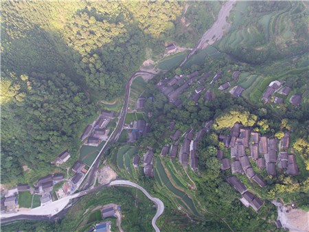 吕洞村,湖南省 a target="_blank" href="/item/湘西土家族苗族自治州