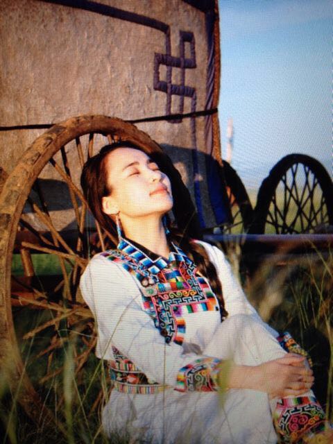  p>本名乌兰其其格,出生于内蒙古锡盟东乌珠穆沁旗,身高1.