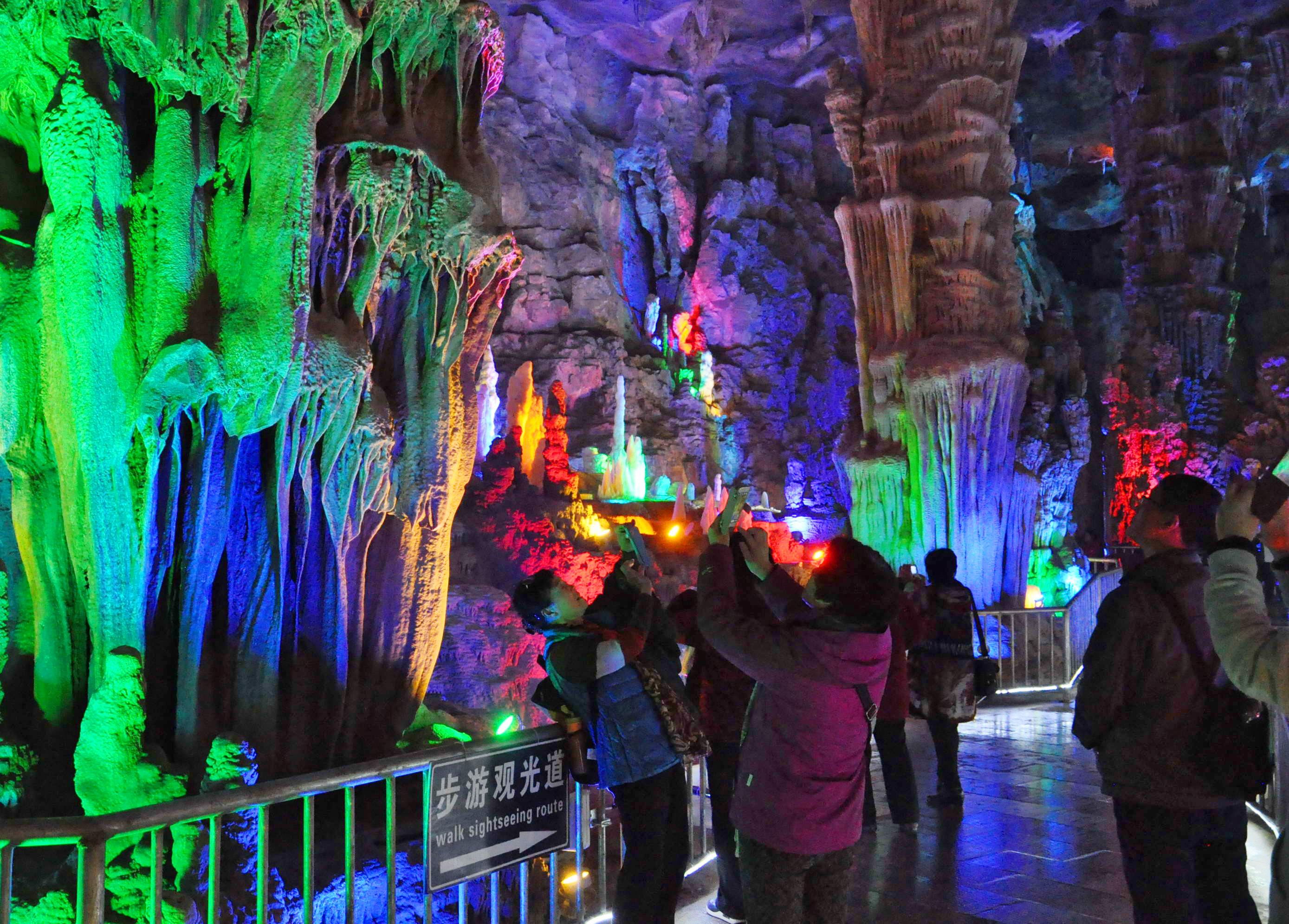 宝泰隆泰山地下大裂谷