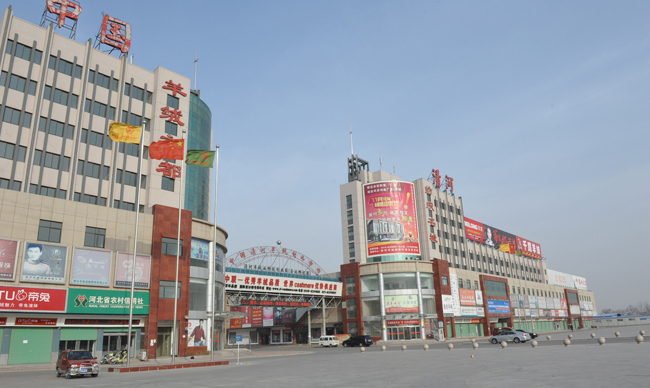  p>位于河北省清河县有一个羊绒制品市场,那里生产的羊绒制品,不仅