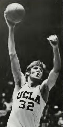  p>比尔·沃尔顿(bill walton),1952年11月5日出生于美国 a href="#"