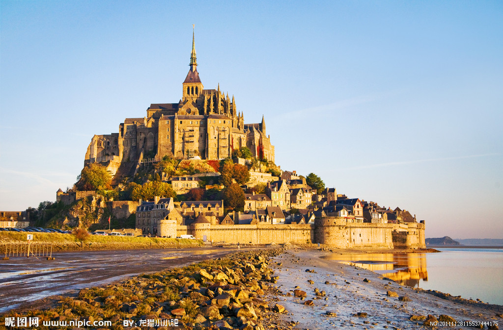  p>圣米歇尔山,又称圣弥额尔山,(mont-saint-michel and its bay)是 a