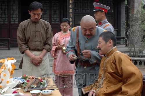  p>《厨王》以长垣厨师牛长远的人生经历为主线,以