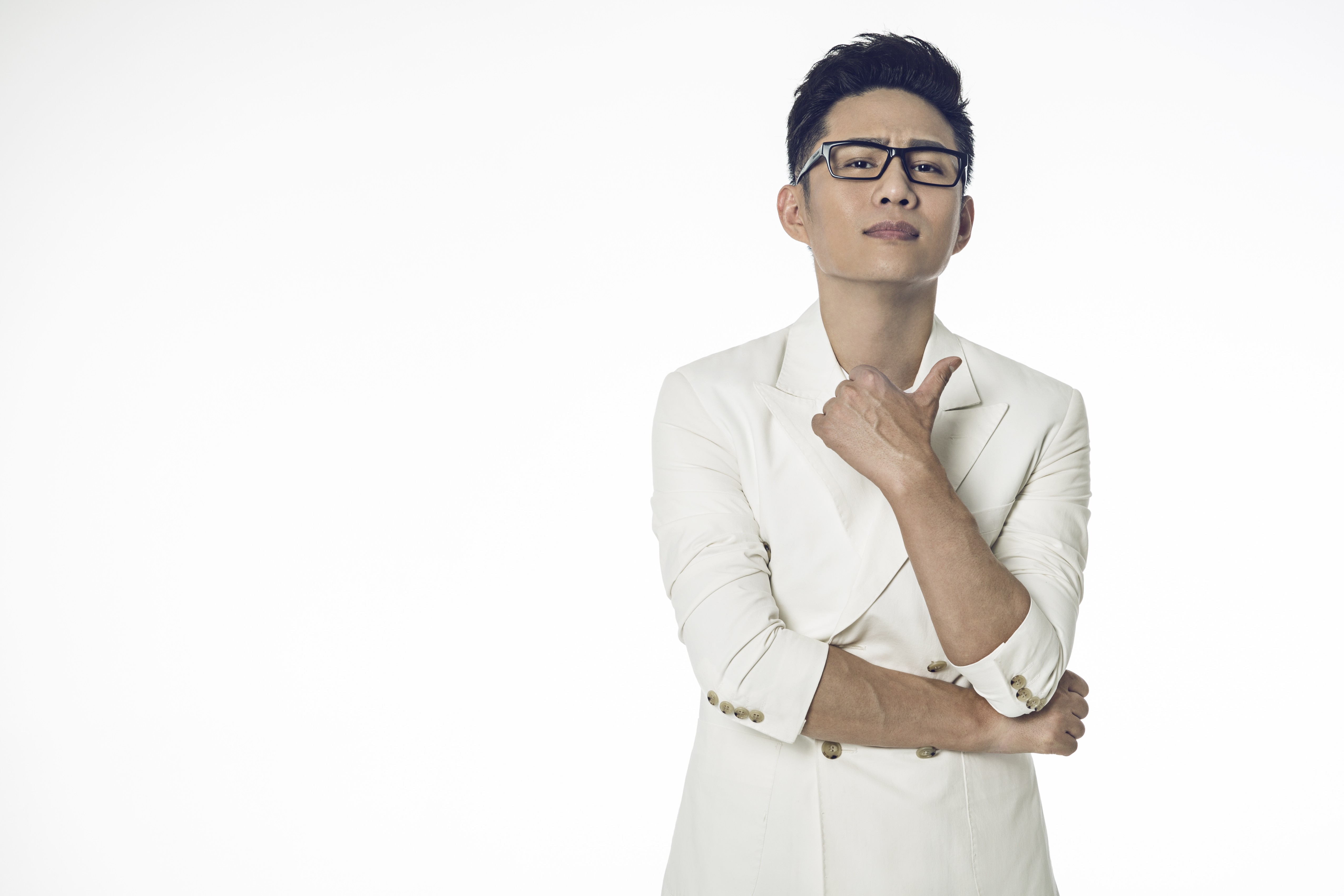 本名王卓实,11月14日出生于中国吉林省吉林市,中国内地流行男歌手