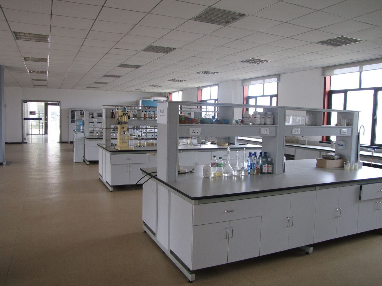 服务和产品解决方案进而实现各种化肥生产助剂销售的高科技化工企业