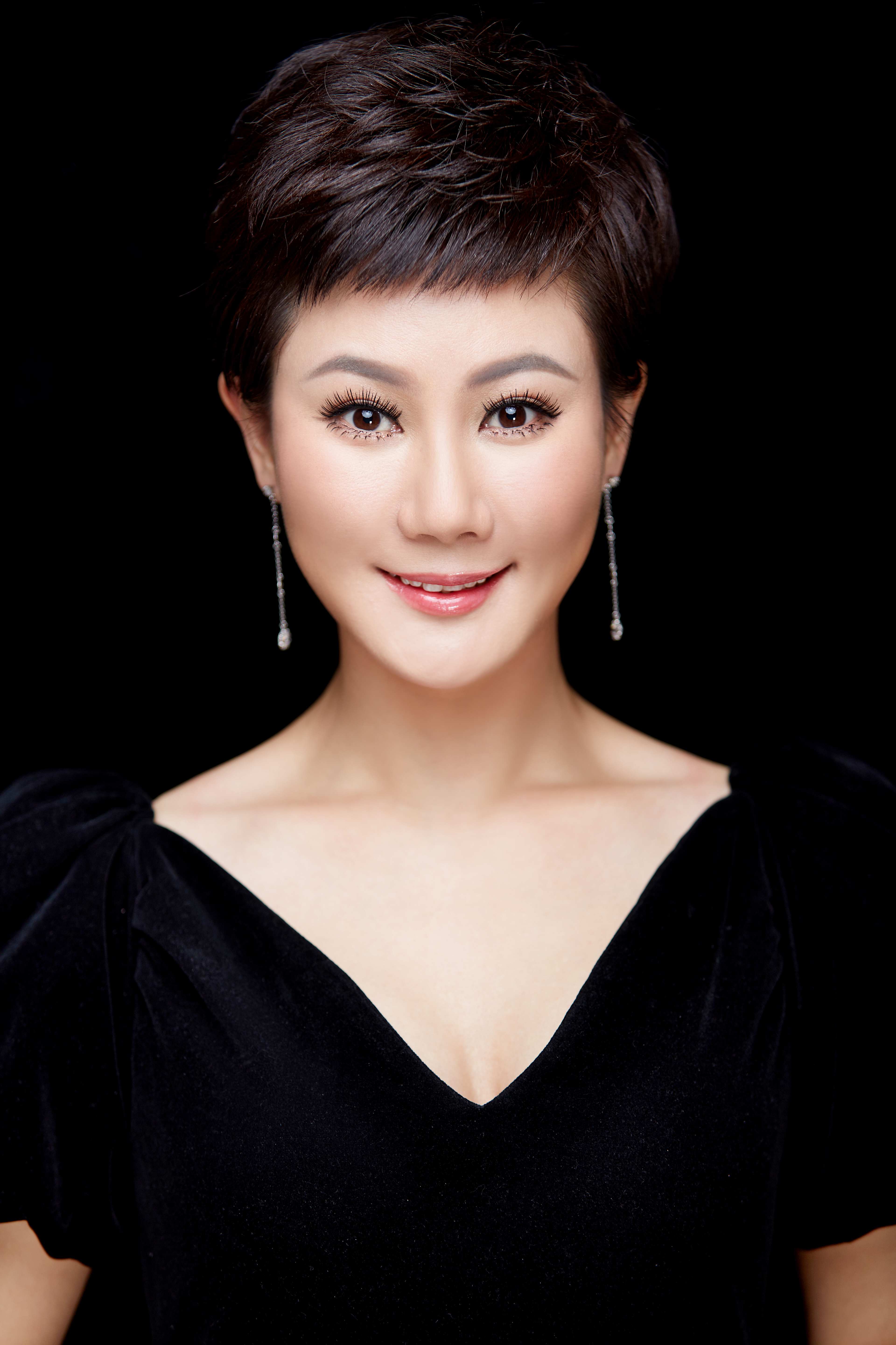  p>叶翠,女高音歌唱家,原战友文工团独唱演员,,现中国煤矿文工团国家