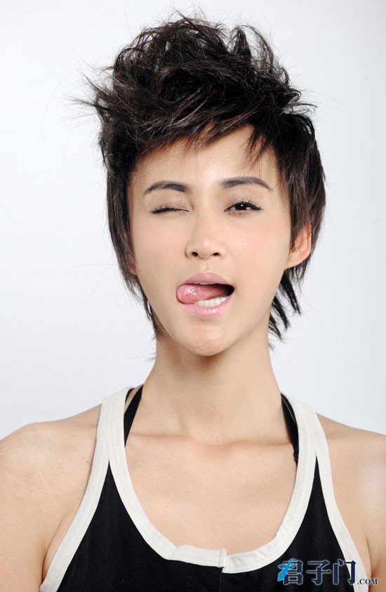  p>张歆艺,1981年5月29日出生于 a target="_blank" href="/item/四川