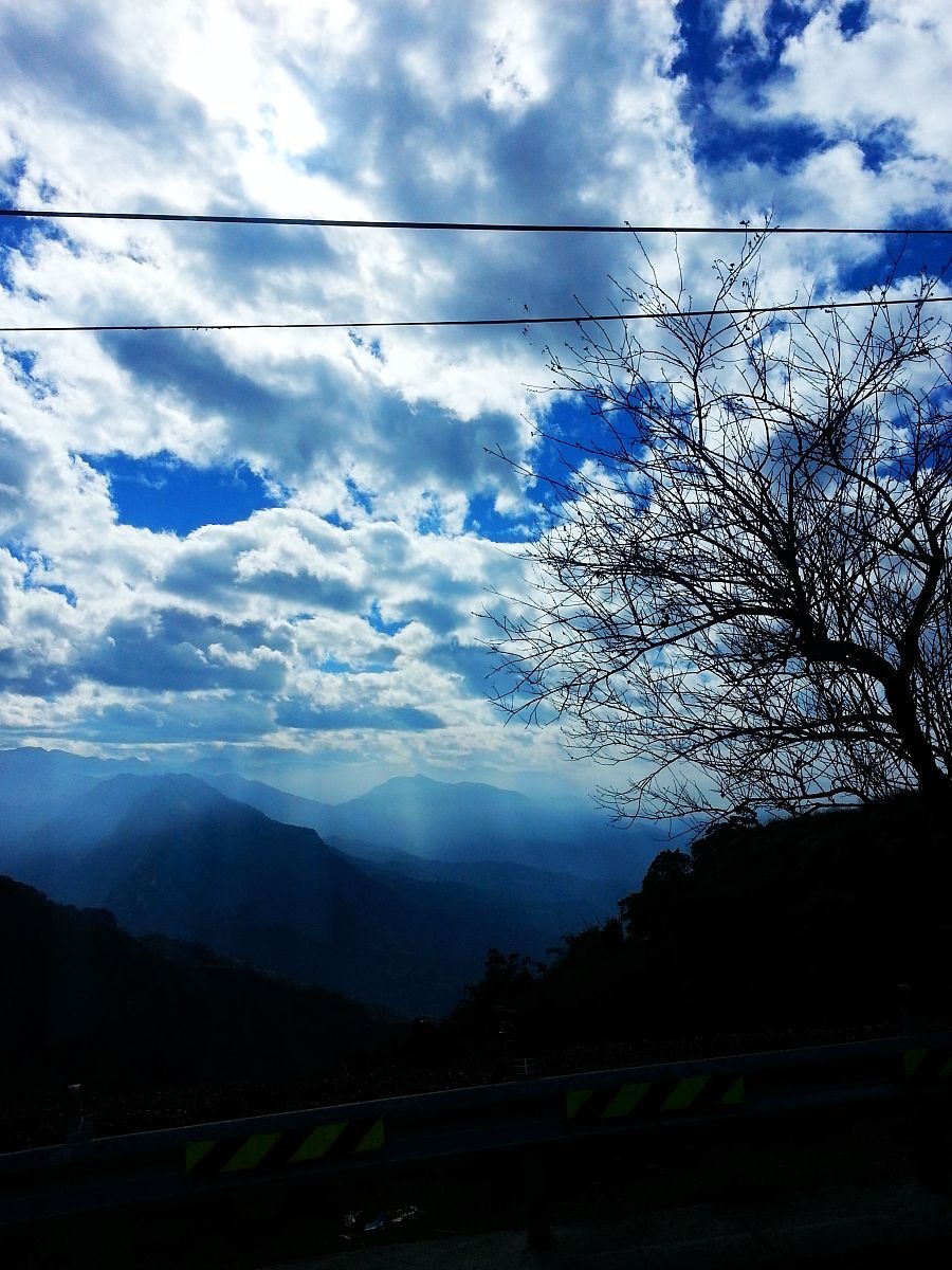  p>阿里山(ali mountain),位于 a target="_blank" href="/item/台湾