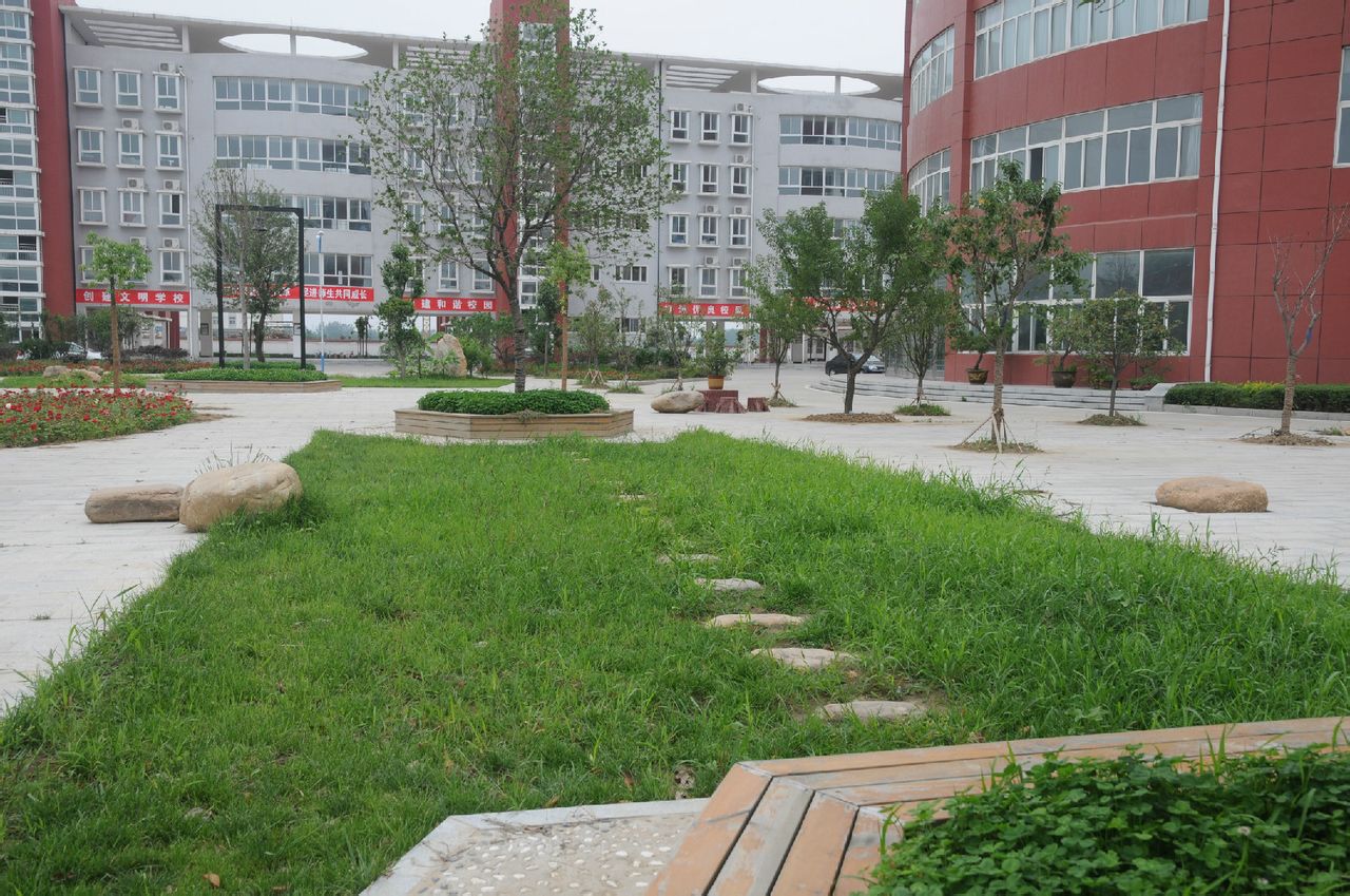 驻马店市实验中学