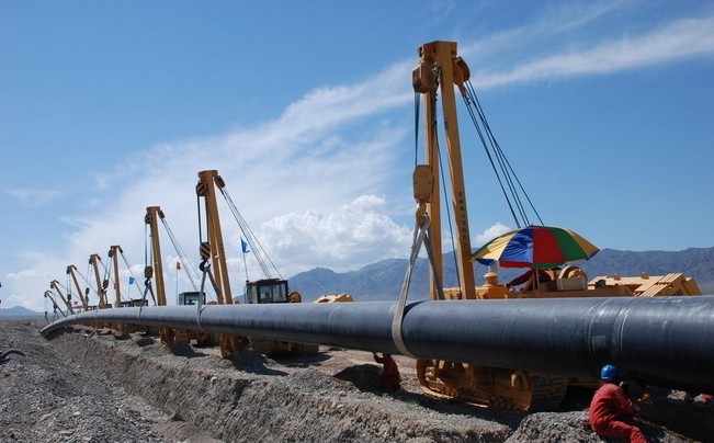 采用管道输送物资的方法叫管道运输,是一种专门由生产地向市场输送