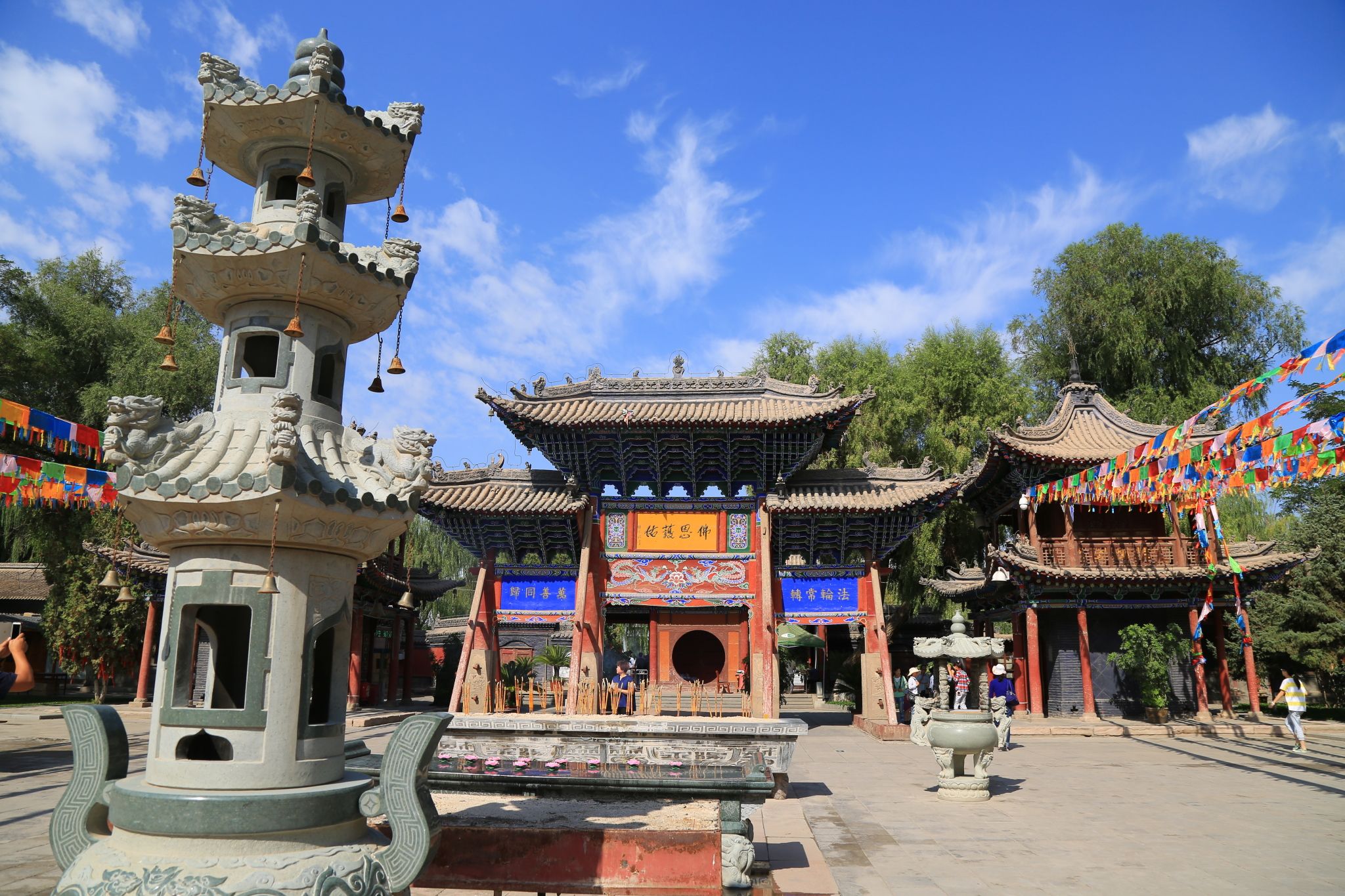  p data-id="gnx0p4b4cf">西宁大佛寺位于青海省西宁市教场街东南端