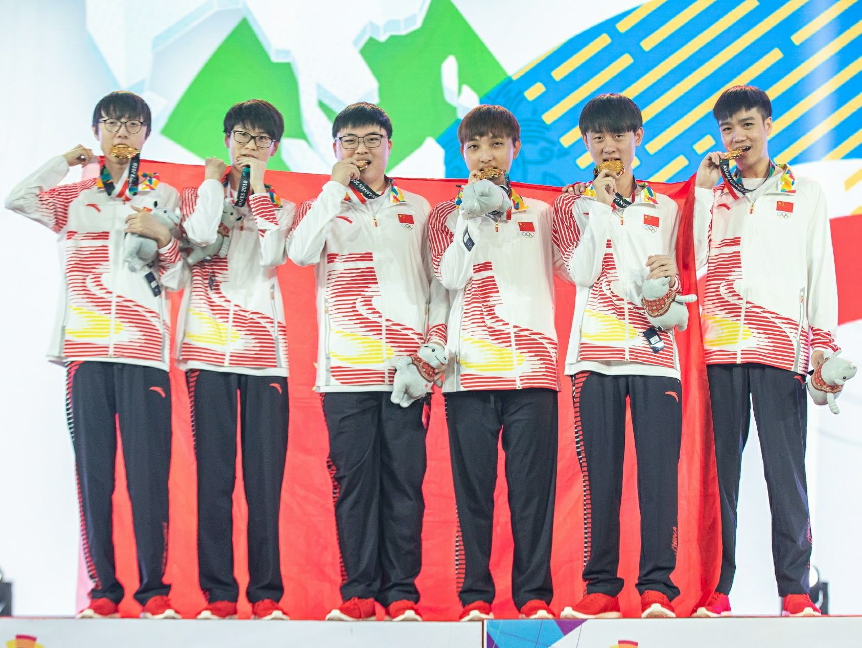  p>严君泽,1996年出生于海南万宁,游戏id:letme,中国《 a href="#"