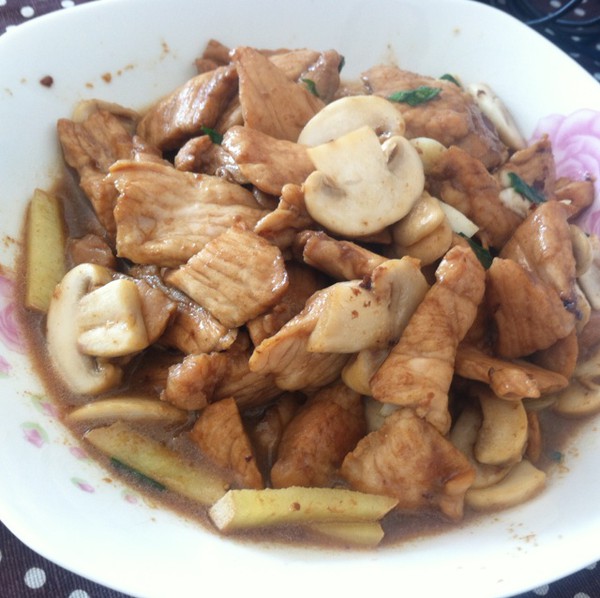 蘑菇炒猪肉