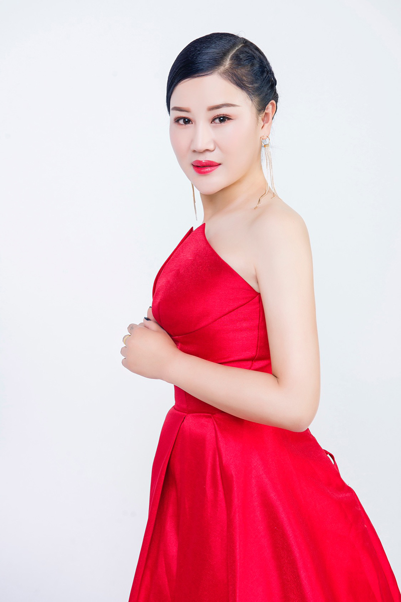  p>段喜凤,女,歌手,甘肃庆阳市人. /p>