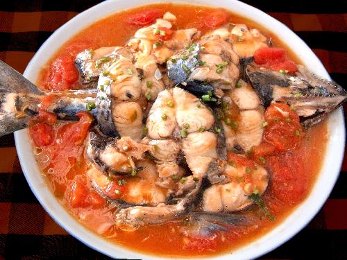 炖鲅鱼是一道以西红柿和鲅鱼为主要食材制作而成的美食,属于家常菜