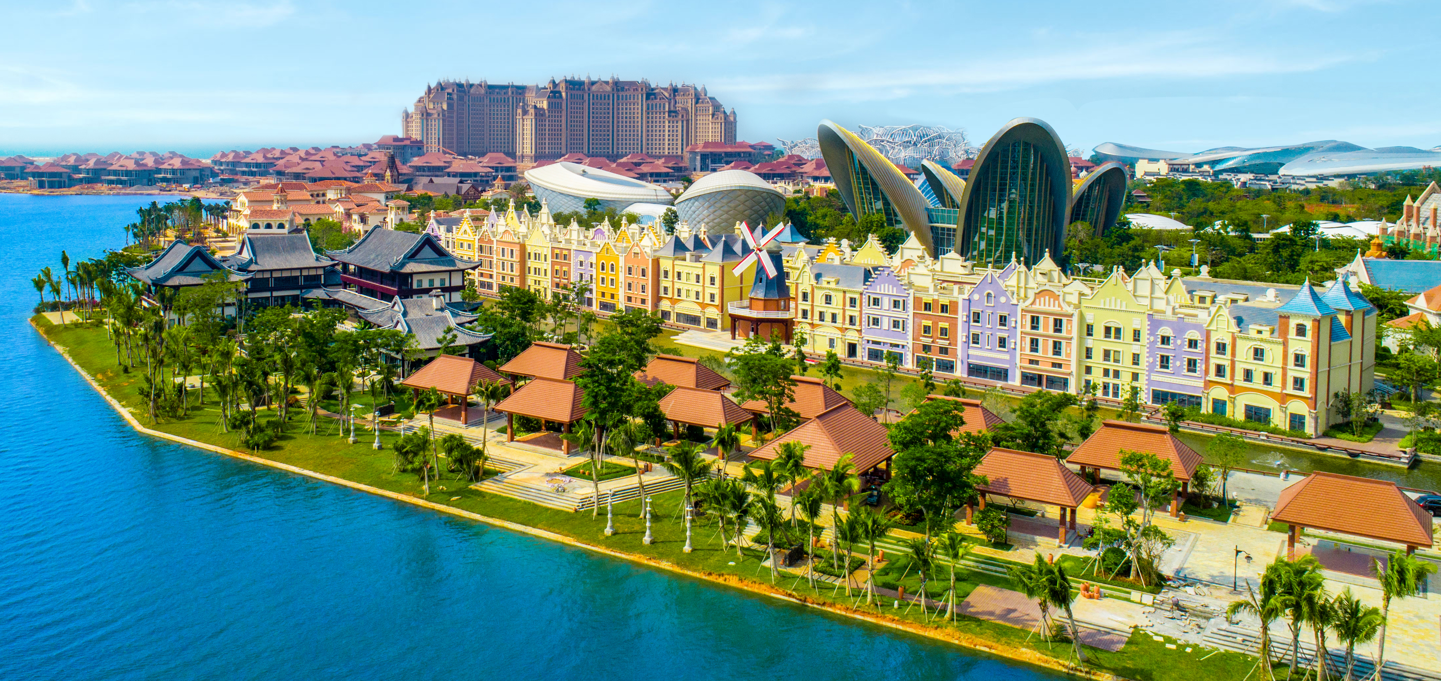  p>中国海南海花岛是一座人工岛,也是世界最大花型人工旅游岛,位于