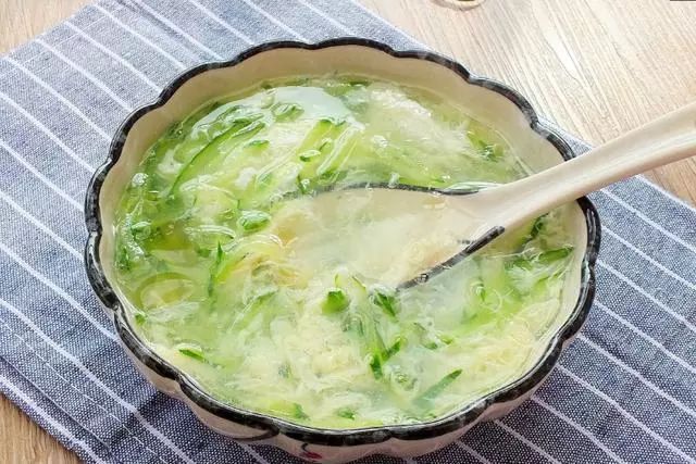  p>青瓜鸡蛋汤是一道十分常见的 a href="#" data-lemmaid="10473261"