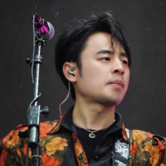  p data-id="tmnj9hqjgtzx">南丁博格,钢心乐队贝斯手. /p>